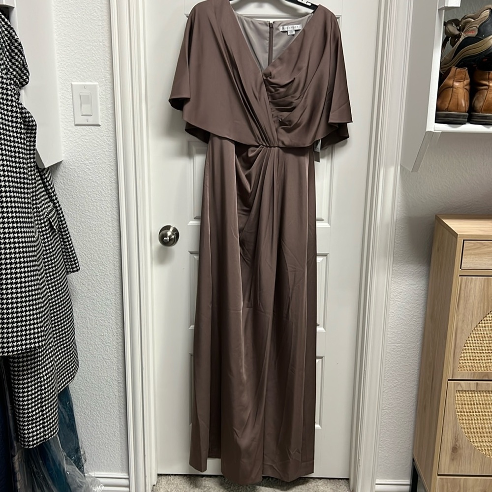 NWT Kay Unger Gown